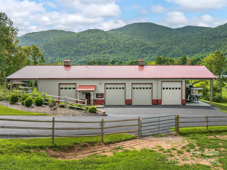 1279 Raccoon Rd Waynesville, NC 28786