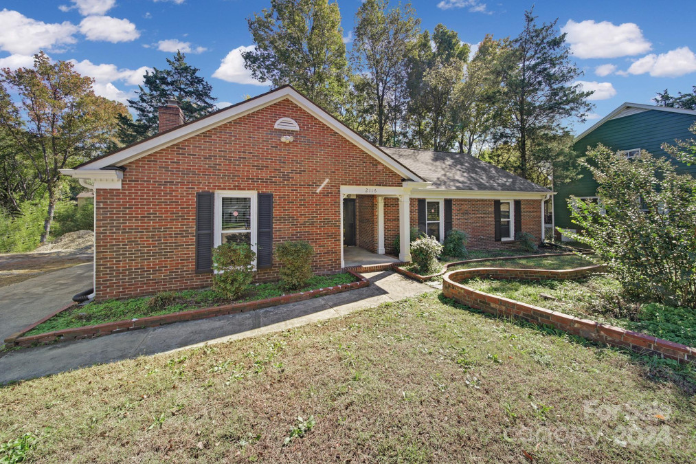 2116 Dembrigh Ln Charlotte, NC 28262