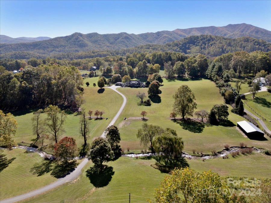 111 Far Side Way Waynesville, NC 28786