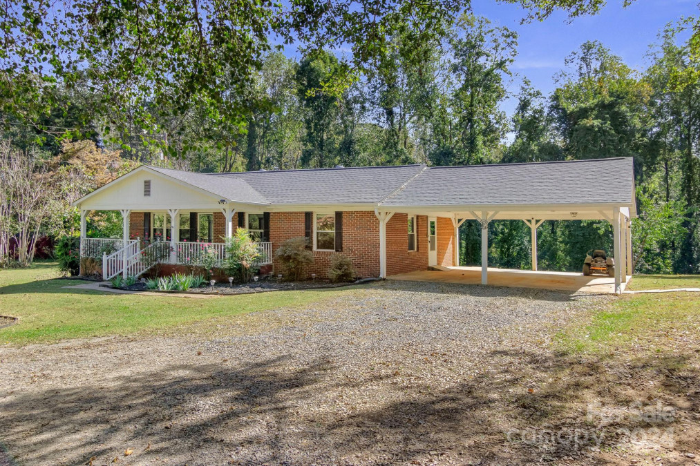 2876 Filbert Hw Clover, SC 29710