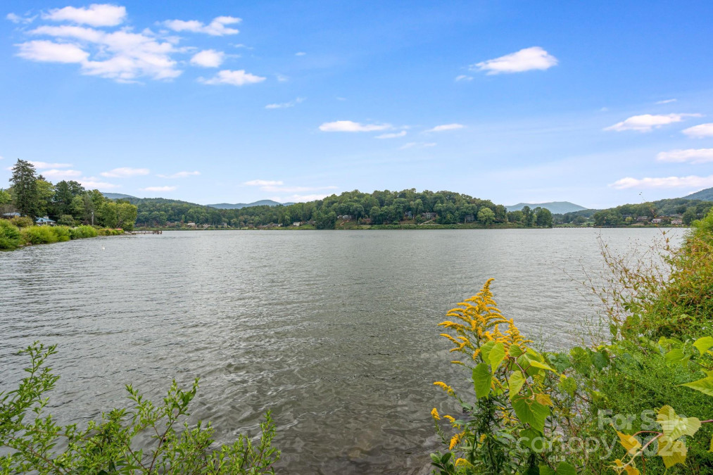 187 Tri Vista Dr Lake Junaluska, NC 28745