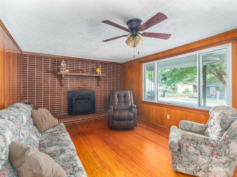 49 Seventh St Waynesville, NC 28786