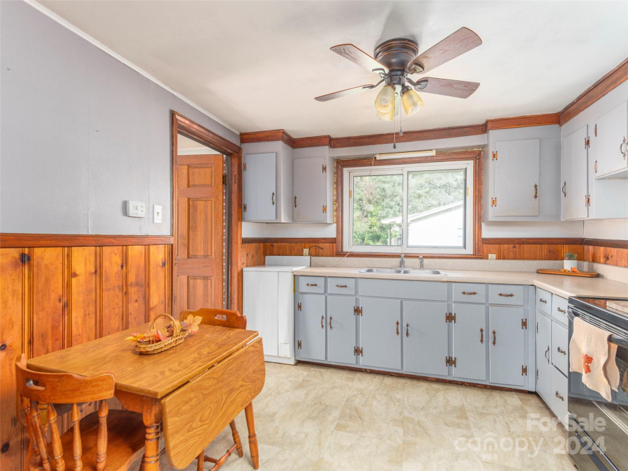 49 Seventh St Waynesville, NC 28786