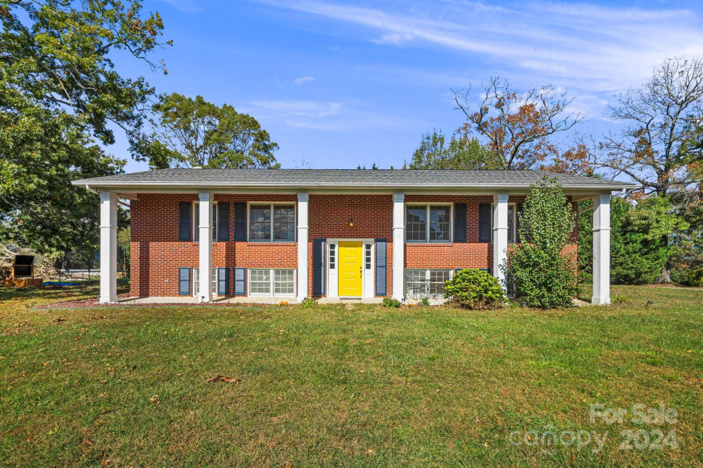 69 Regal Knolls Dr Mills River, NC 28759