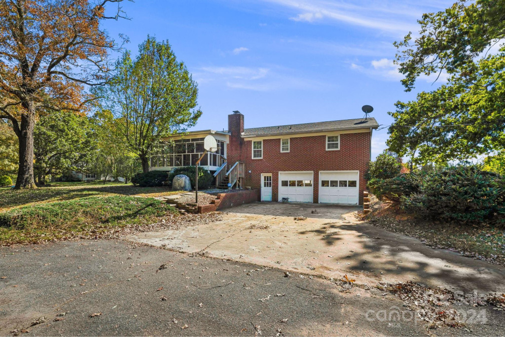 69 Regal Knolls Dr Mills River, NC 28759