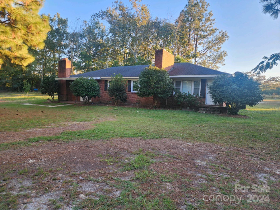 25606 Hwy 151 Hw Mcbee, SC 29101