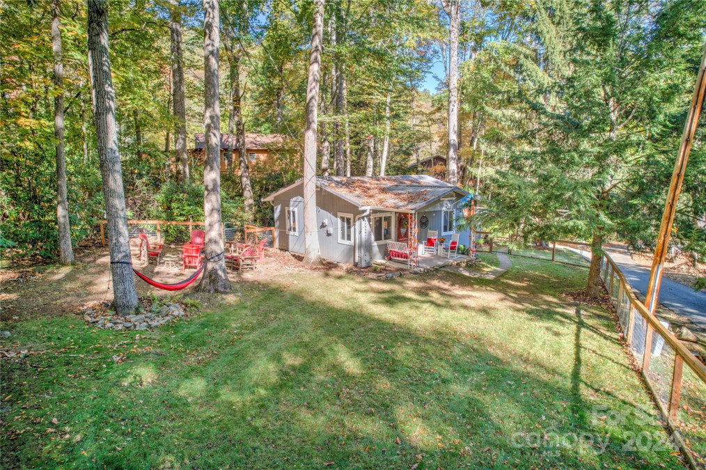 308 Spring Lake Rd Maggie Valley, NC 28751