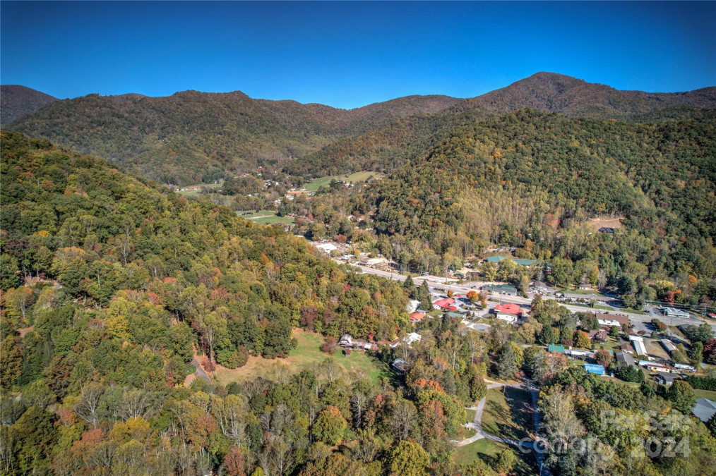 308 Spring Lake Rd Maggie Valley, NC 28751