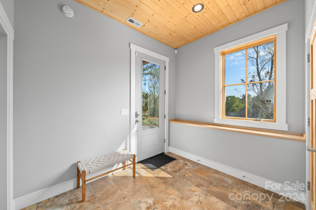 107 Hesperus Ln Asheville, NC 28806