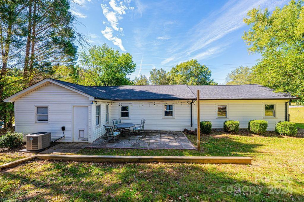 1378 8th St Hickory, NC 28601