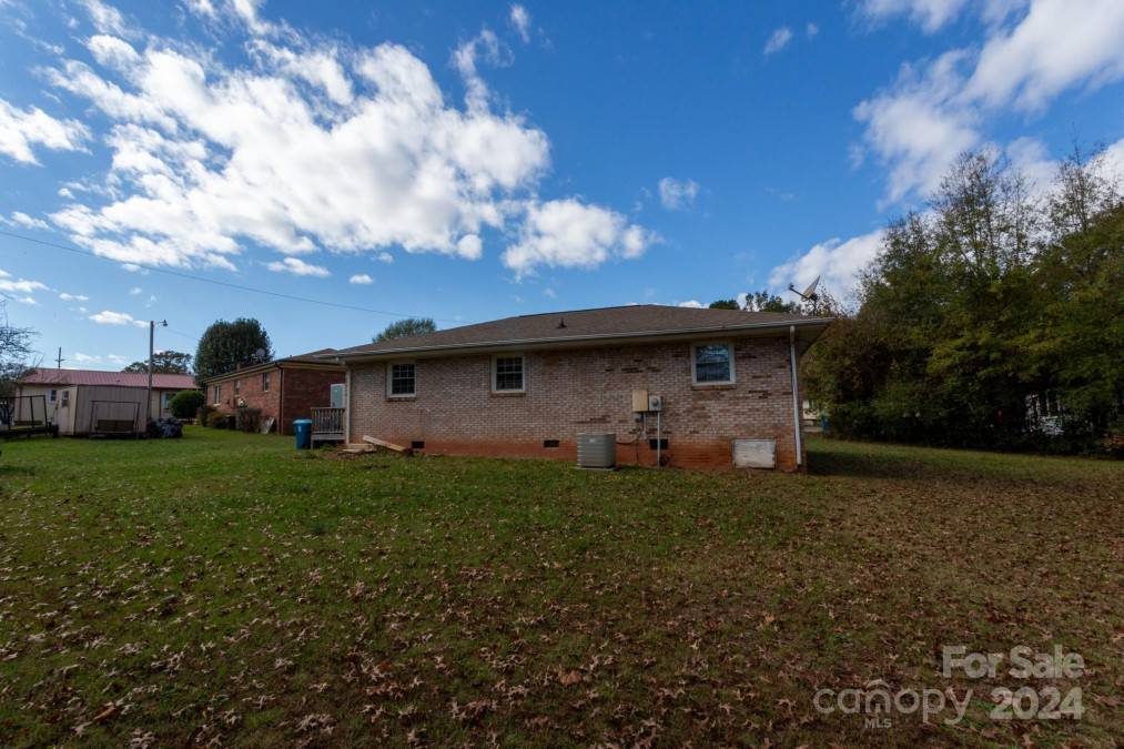 128 Ridgeway Ct Forest City, NC 28043