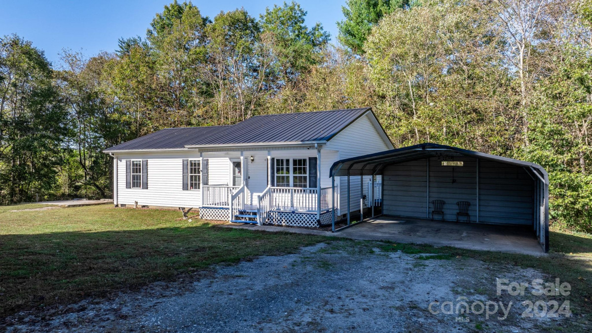 2092 Union Grove Rd Lenoir, NC 28645