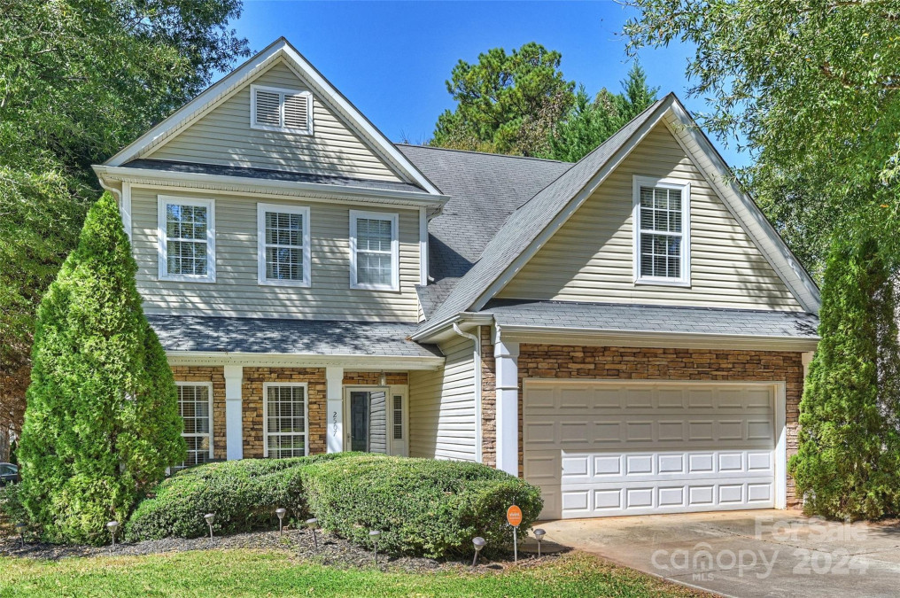 2507 Oakdale Creek Ln Charlotte, NC 28216