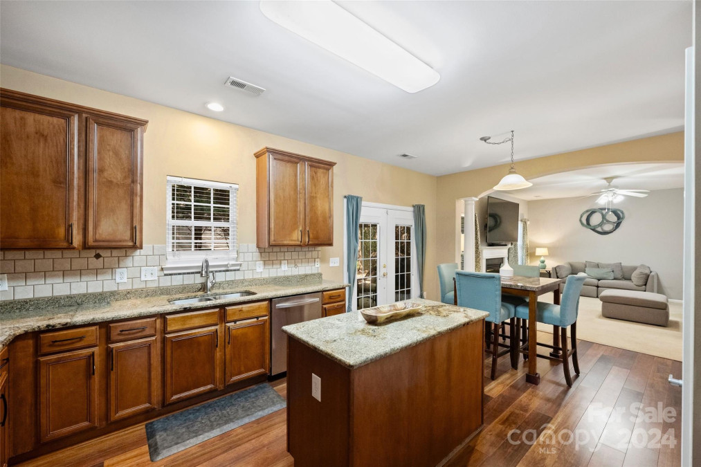 2507 Oakdale Creek Ln Charlotte, NC 28216