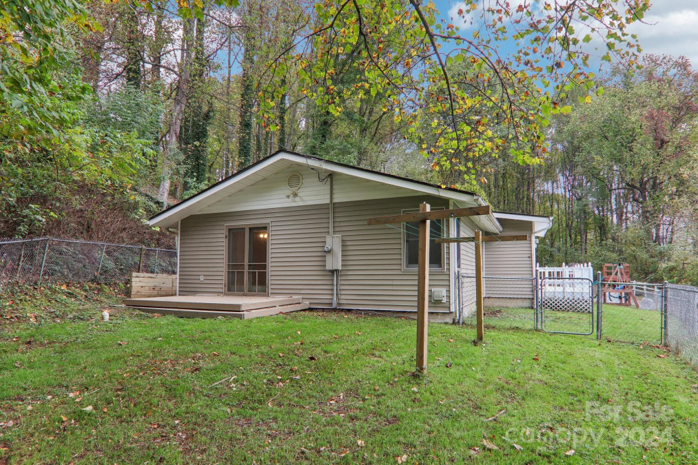 155 Nature Ln Waynesville, NC 28786