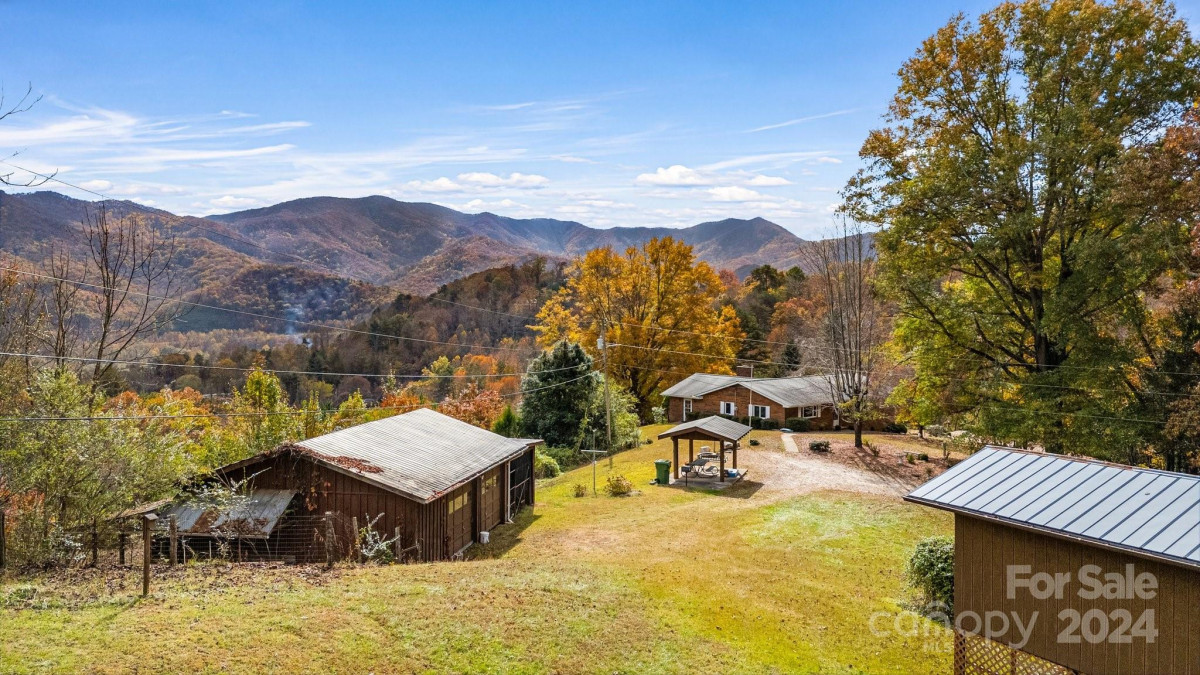 76 Haywood Dr Bryson City, NC 28713