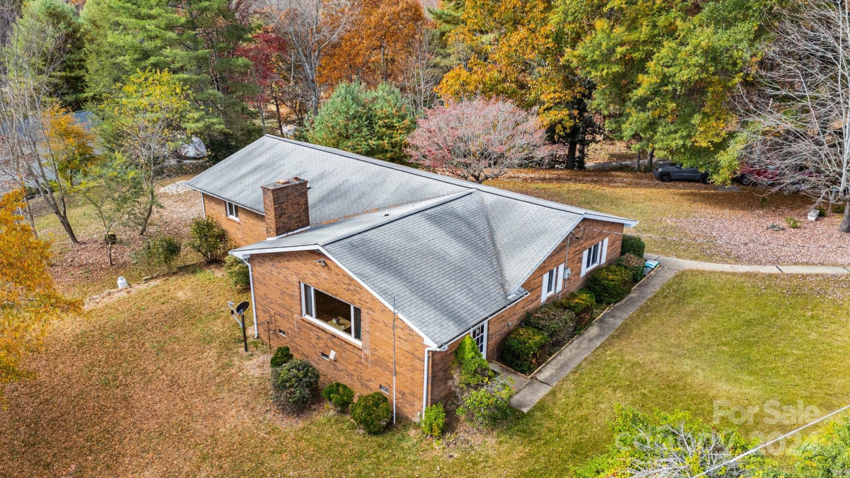 76 Haywood Dr Bryson City, NC 28713