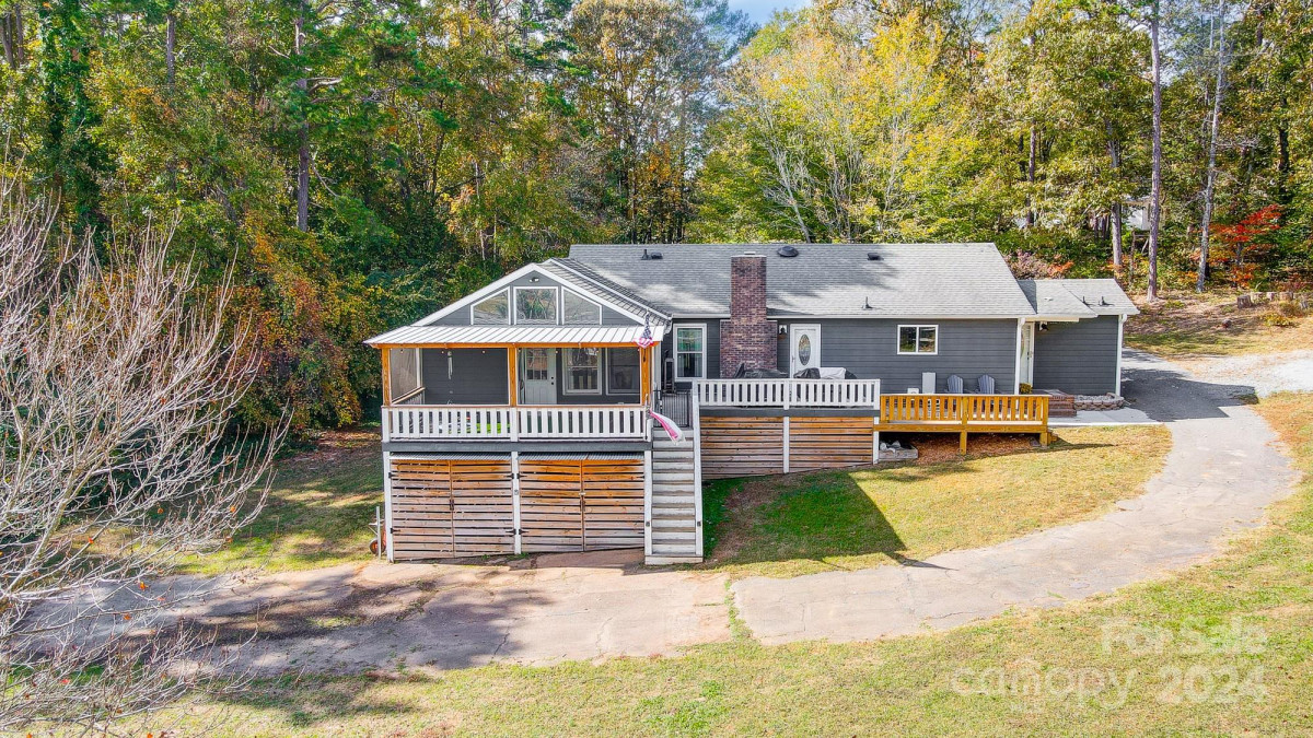 205 Horseshoe Dr Mount Holly, NC 28120