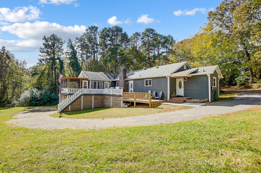 205 Horseshoe Dr Mount Holly, NC 28120