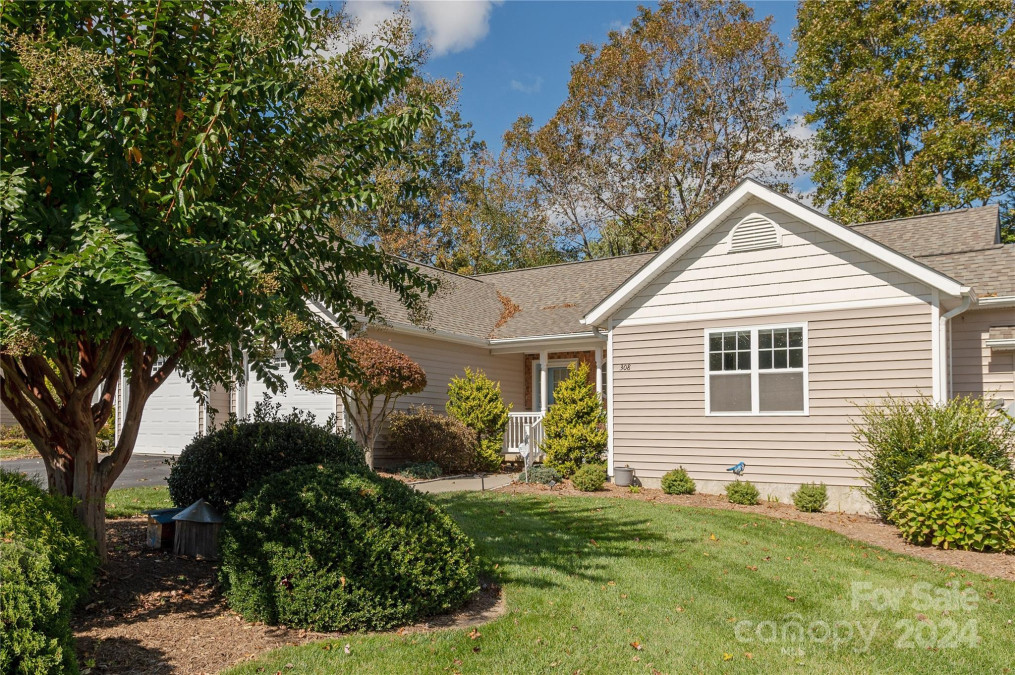 308 Charlestown Dr Hendersonville, NC 28792