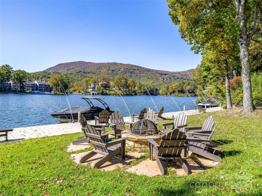 70 Toxaway Shores Rd Lake Toxaway, NC 28747