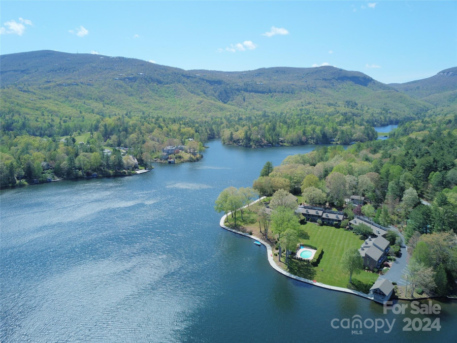 70 Toxaway Shores Rd Lake Toxaway, NC 28747