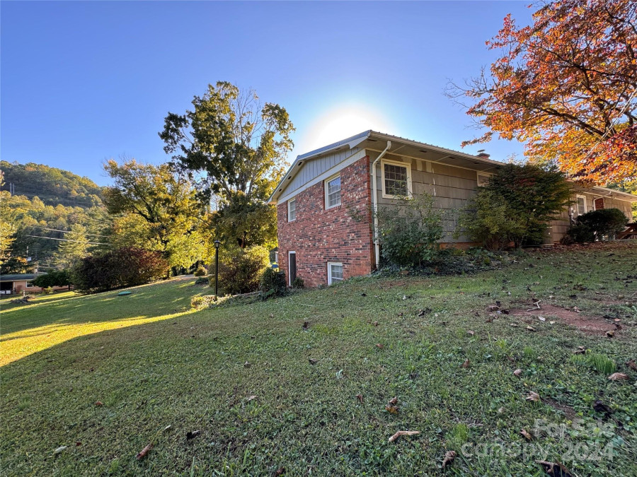 88 Winterberry Dr Cullowhee, NC 28723