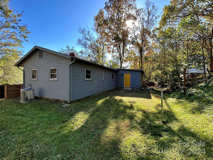 299 Northeast Ave Swannanoa, NC 28778