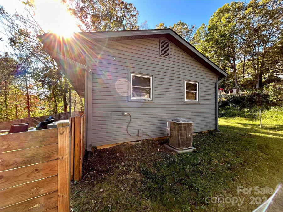 299 Northeast Ave Swannanoa, NC 28778