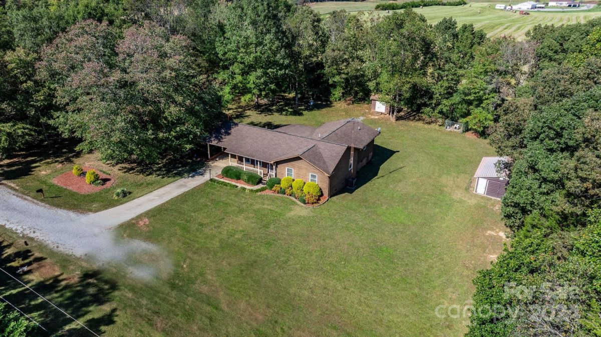 115 Coulwood Dr Hiddenite, NC 28636