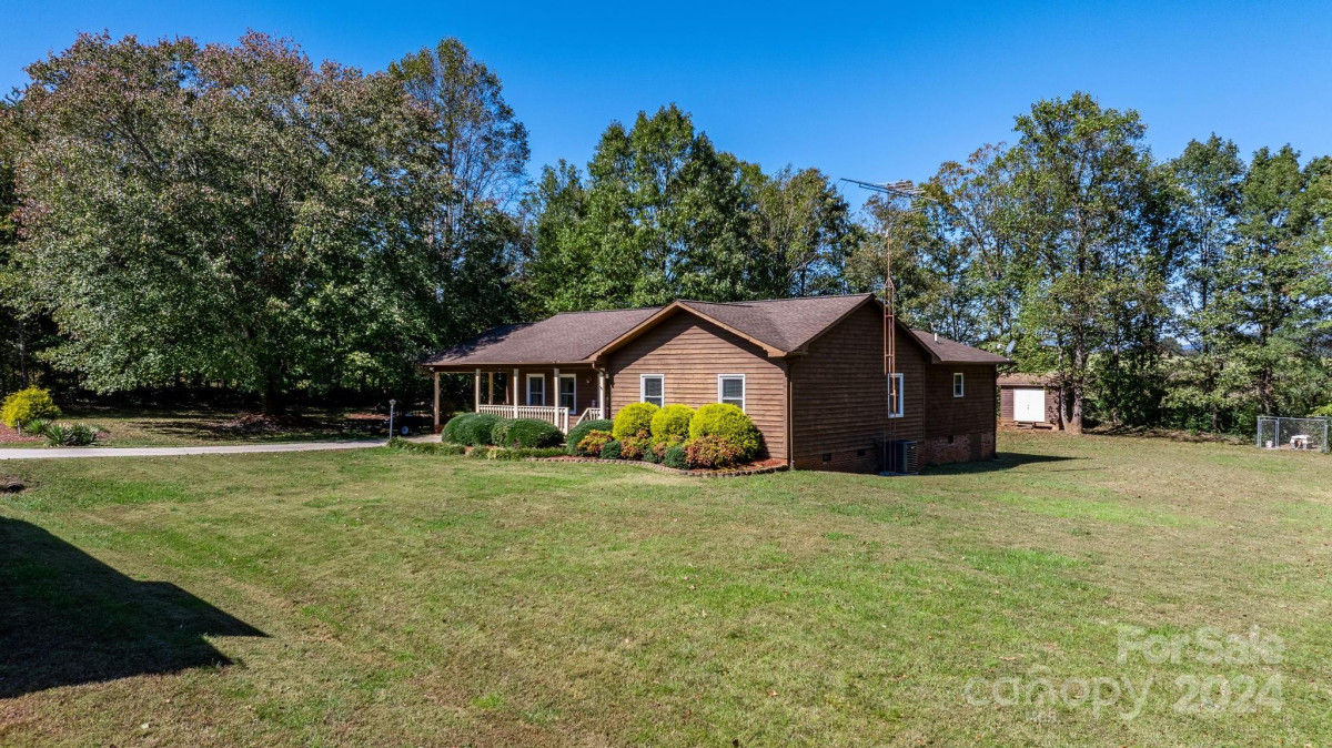 115 Coulwood Dr Hiddenite, NC 28636