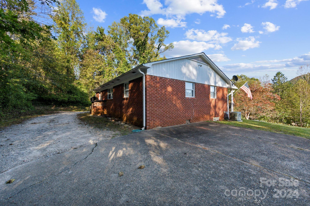 4924 Sugar Hill Rd Marion, NC 28752