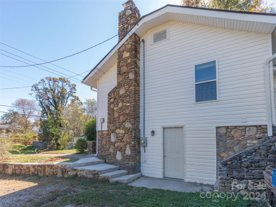 673 Main St Canton, NC 28716