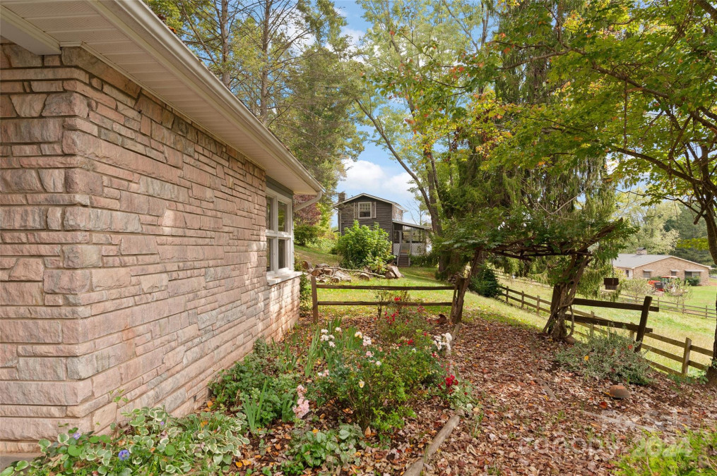 346 Calhoun Rd Waynesville, NC 28786