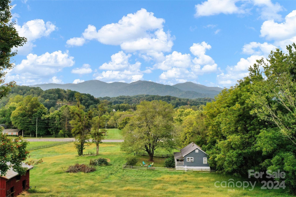 346 Calhoun Rd Waynesville, NC 28786