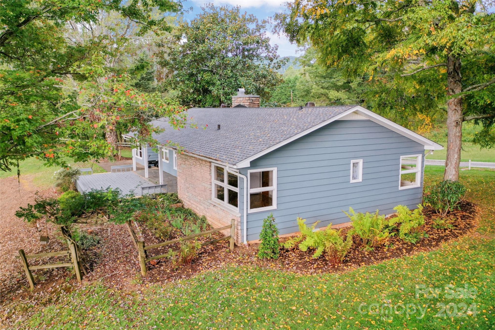 346 Calhoun Rd Waynesville, NC 28786