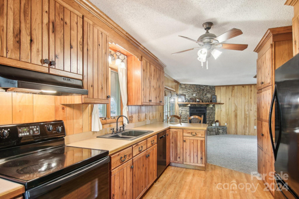 255 Dogwood Dr Maggie Valley, NC 28751