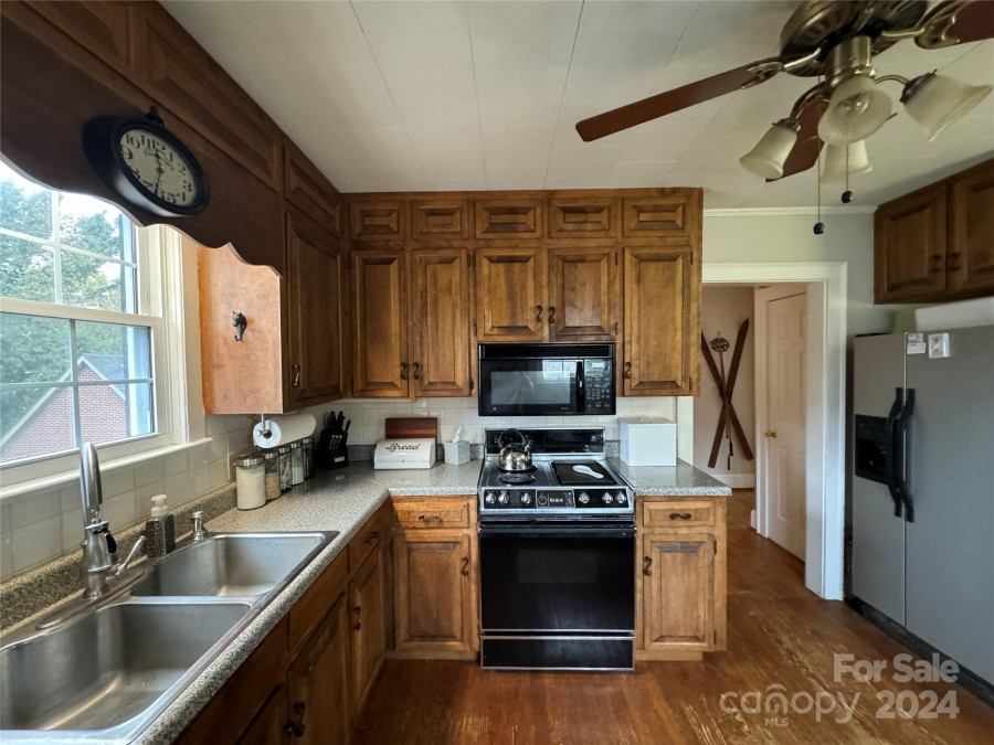 510 Collett St Morganton, NC 28655