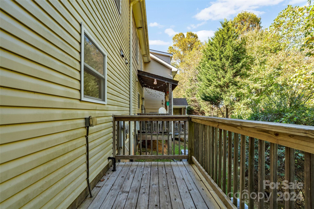 11 English Ivy Rd Asheville, NC 28806