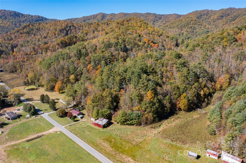 10724 Nc 209 Hw Hot Springs, NC 28743