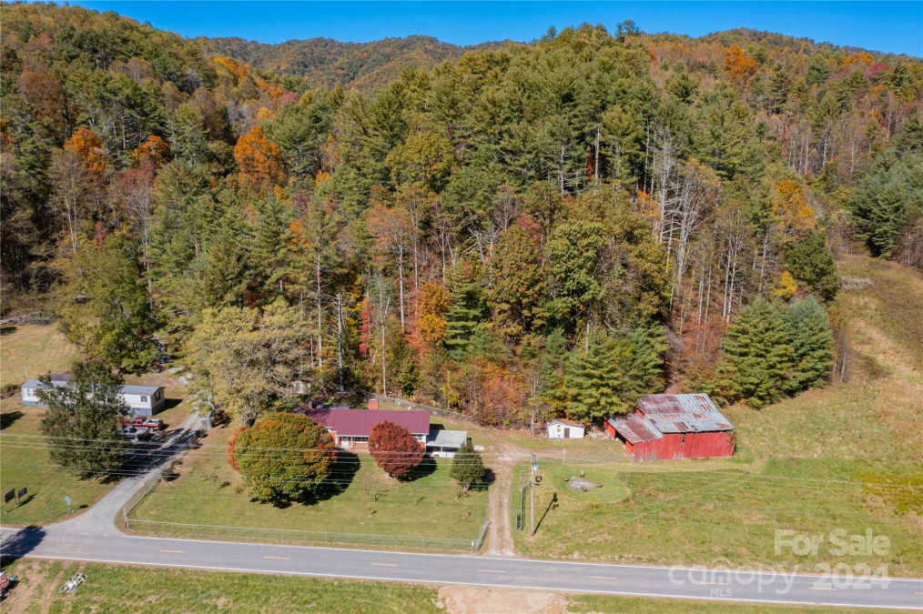 10724 Nc 209 Hw Hot Springs, NC 28743