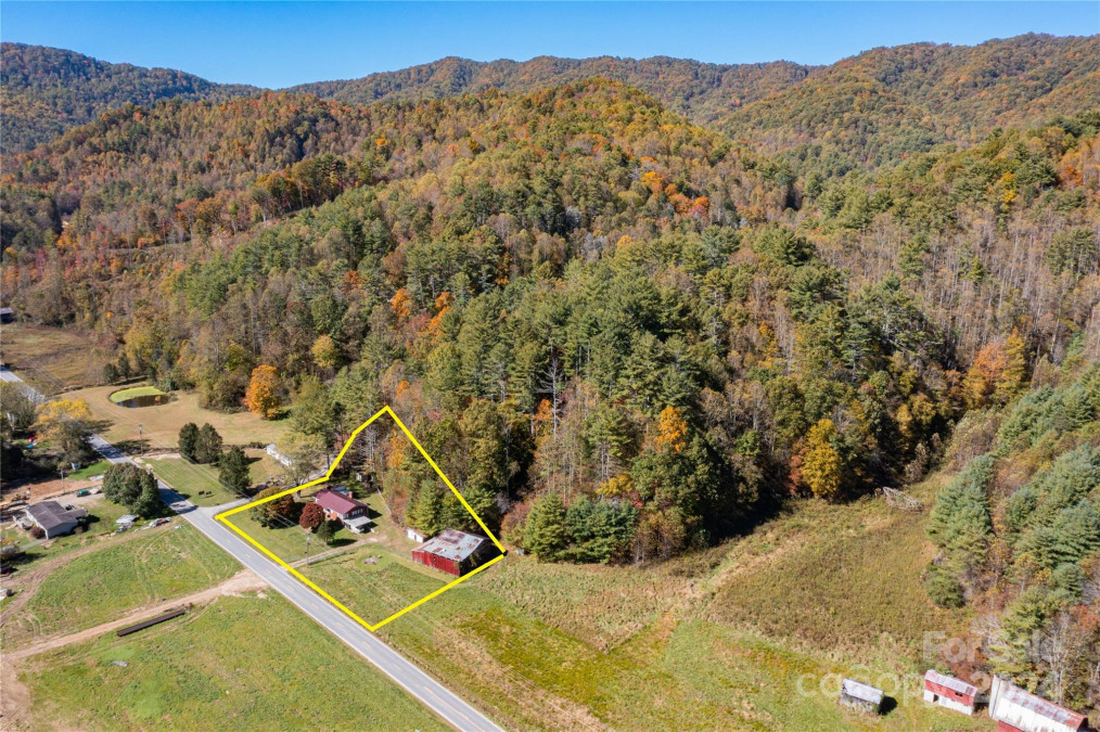 10724 Nc 209 Hw Hot Springs, NC 28743