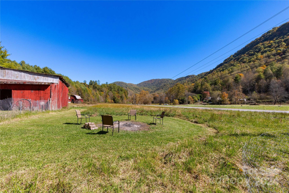 10724 Nc 209 Hw Hot Springs, NC 28743