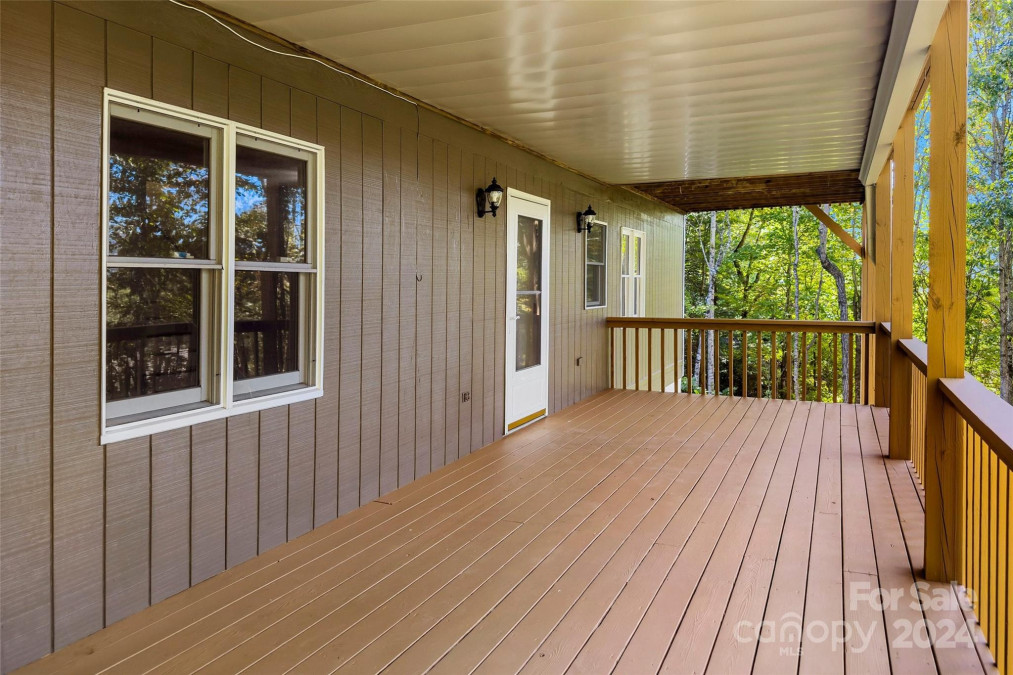 8 Tree Top Pl Black Mountain, NC 28711