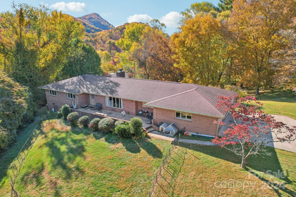 319 Ivy Hill Dr Waynesville, NC 28785