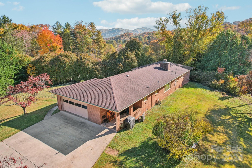 319 Ivy Hill Dr Waynesville, NC 28785