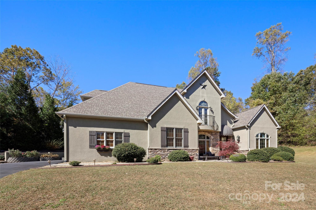 153 Burge Mountain Rd Hendersonville, NC 28792