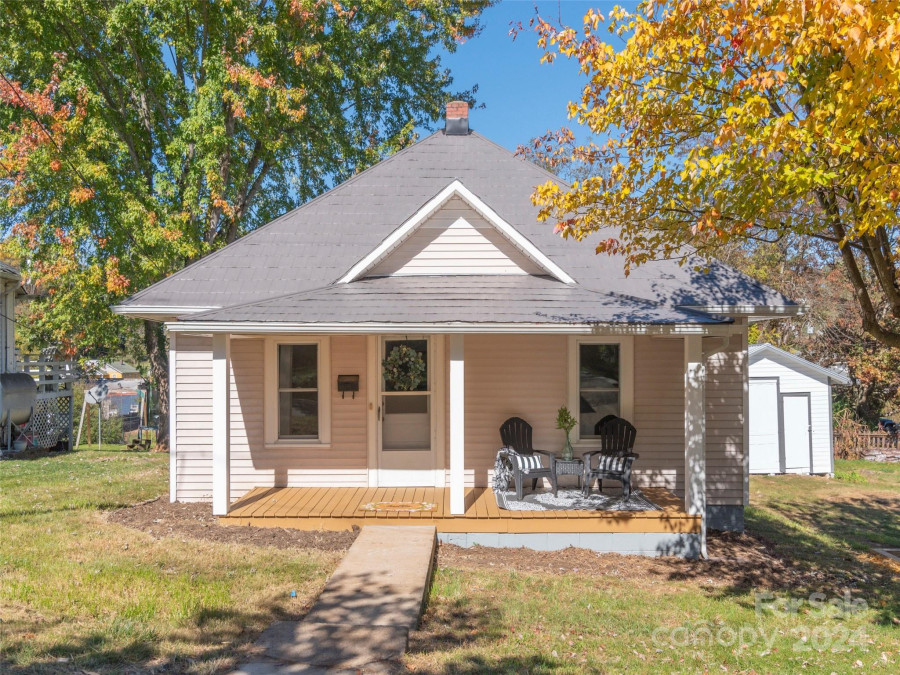 17 Wesley St Canton, NC 28716