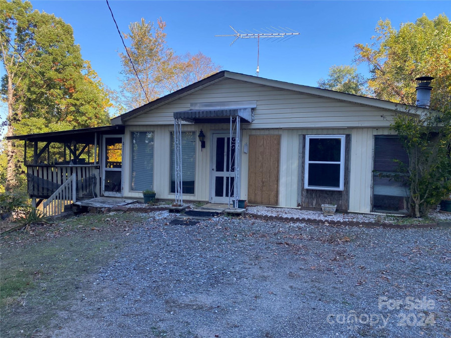 3642 Barus Pond Loop Valdese, NC 28690