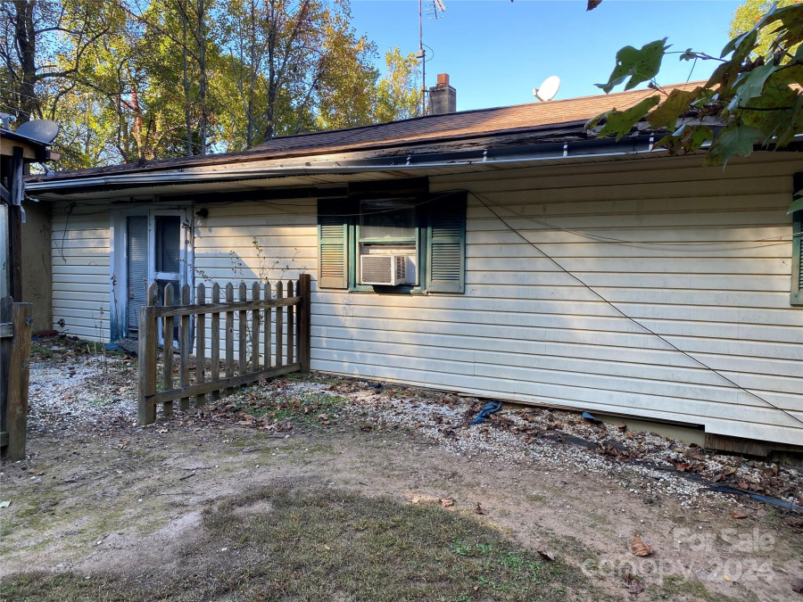 3642 Barus Pond Loop Valdese, NC 28690